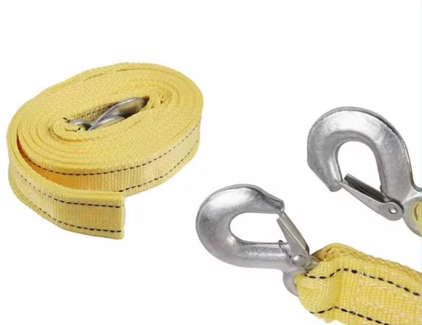 Kit de Emergencia para Carro en Estuche Tipo Llanta – Cono Plegable, Cables de Arranque, Eslinga de Remolque y Herramientas